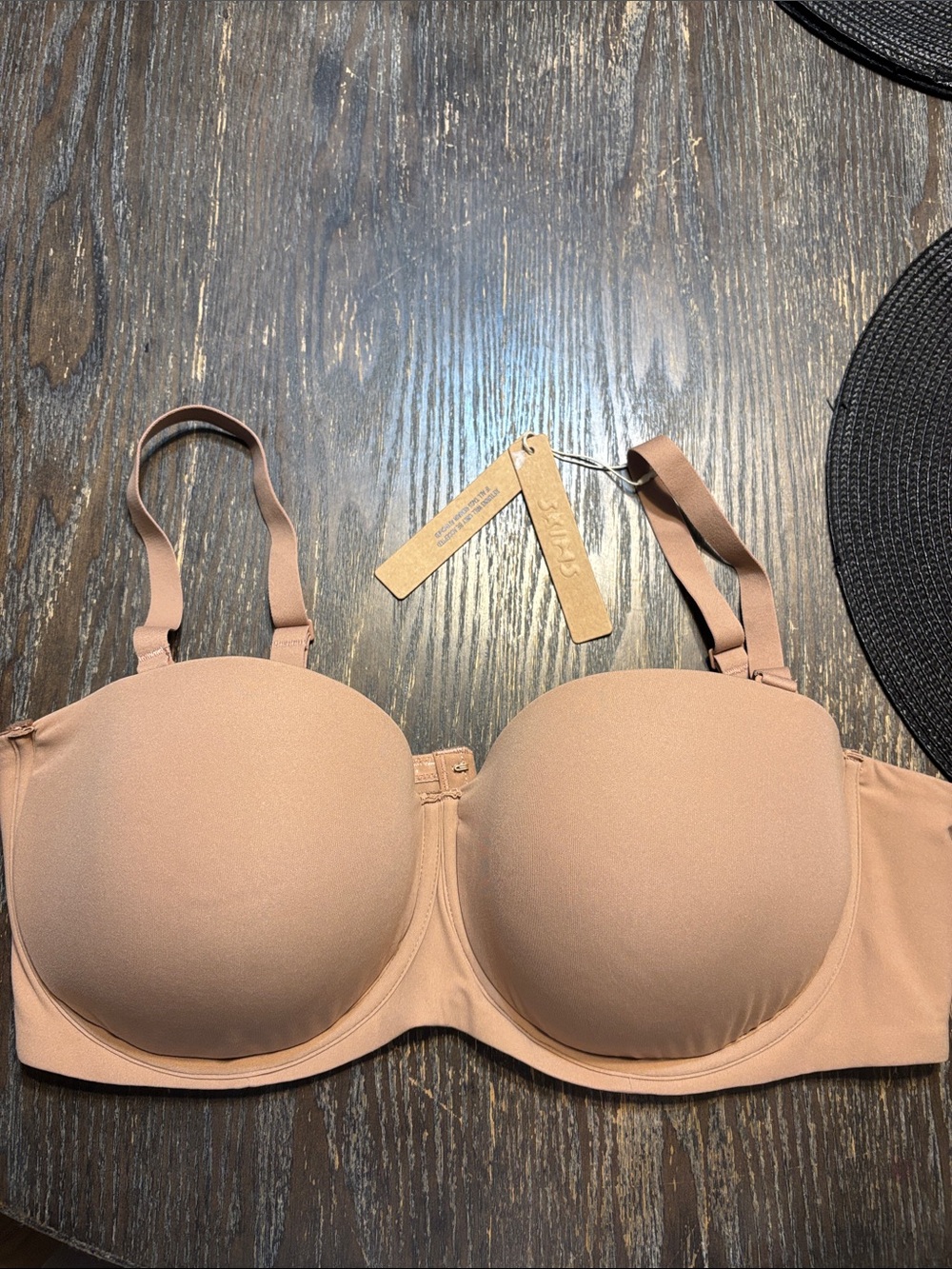 SKIMS Fits everybody strapless sienna 40D NWT Bra